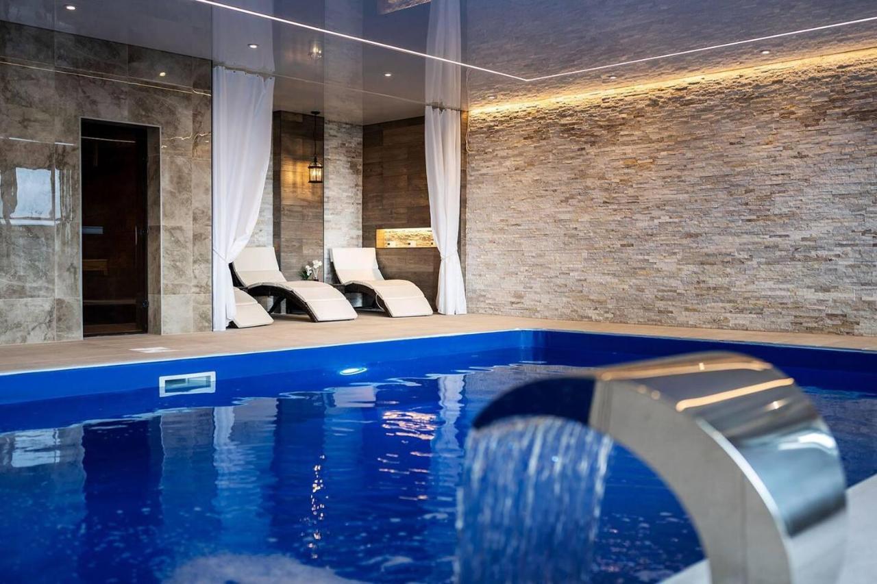 Clwyd Gate Manor Pool Sauna Hottub Cave Wales Рітін Екстер'єр фото