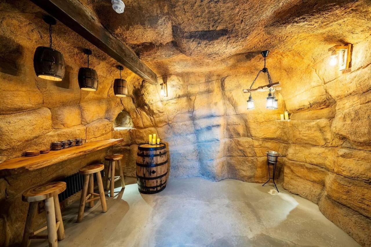 Clwyd Gate Manor Pool Sauna Hottub Cave Wales Рітін Екстер'єр фото