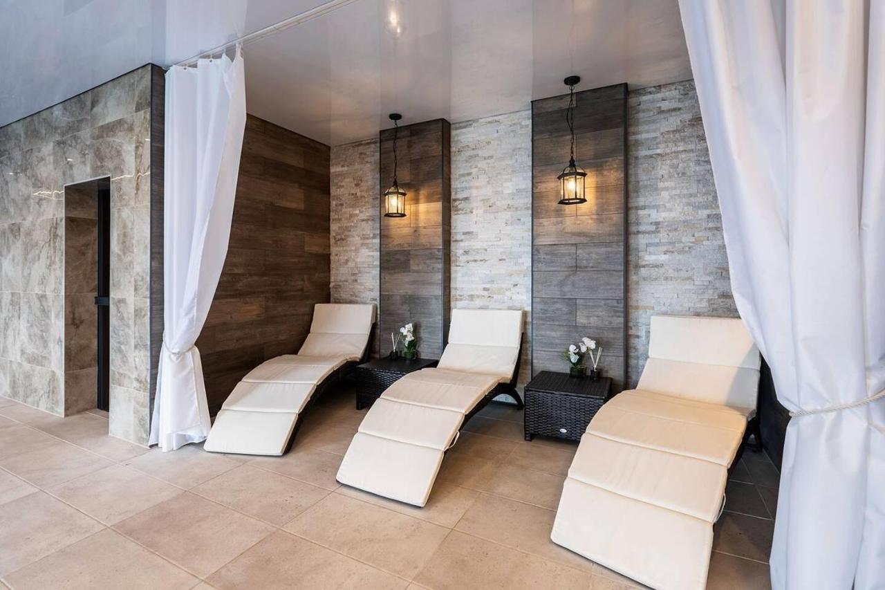 Clwyd Gate Manor Pool Sauna Hottub Cave Wales Рітін Екстер'єр фото